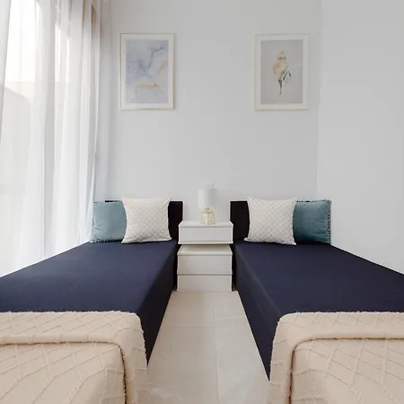 شقة Modern With Roof Pool Near Locos تورّيفيِخا